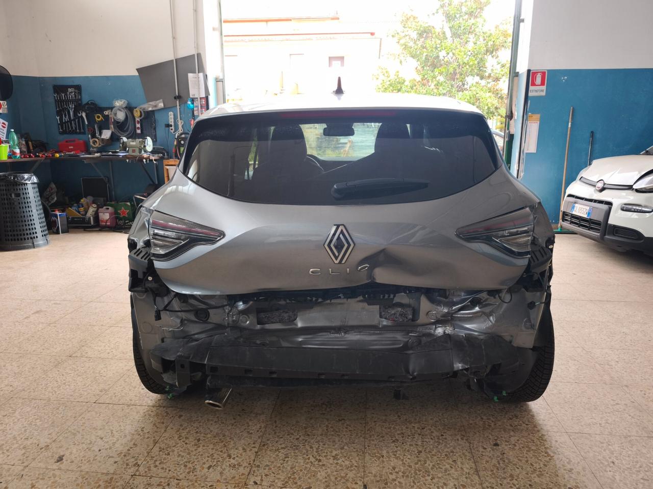 Renault Clio TCe 90 CV 5 porte Techno INCIDENTATA