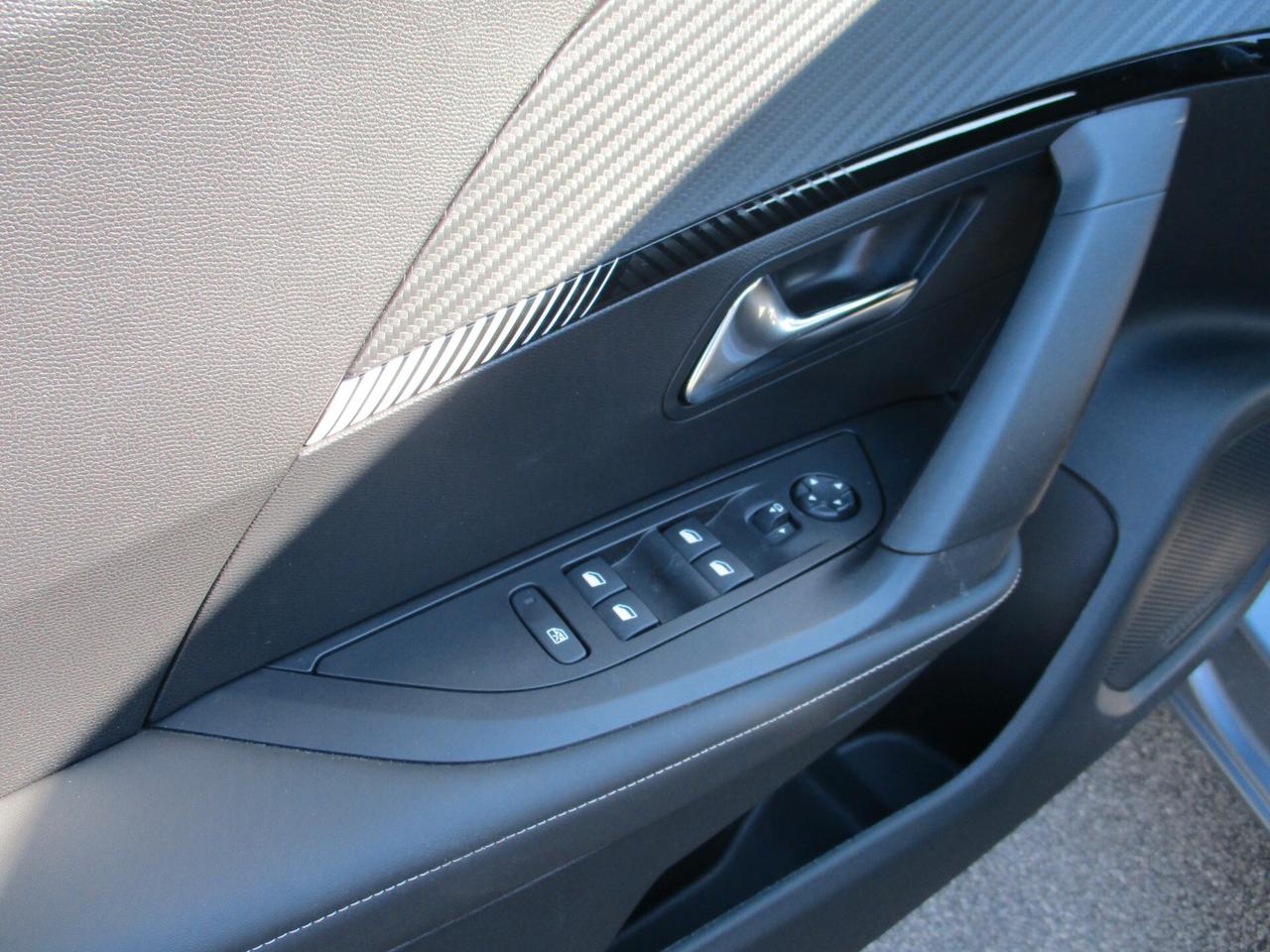 Peugeot 2008 PureTech 100 S&S Allure