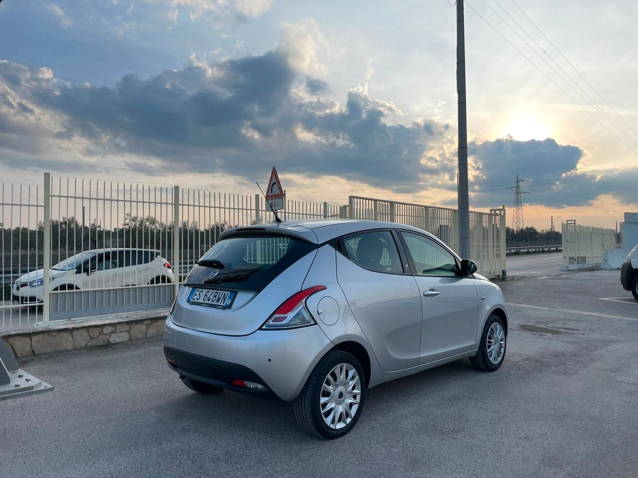 LANCIA YPSILON 1.2 69 CV 5 porte Elefantino