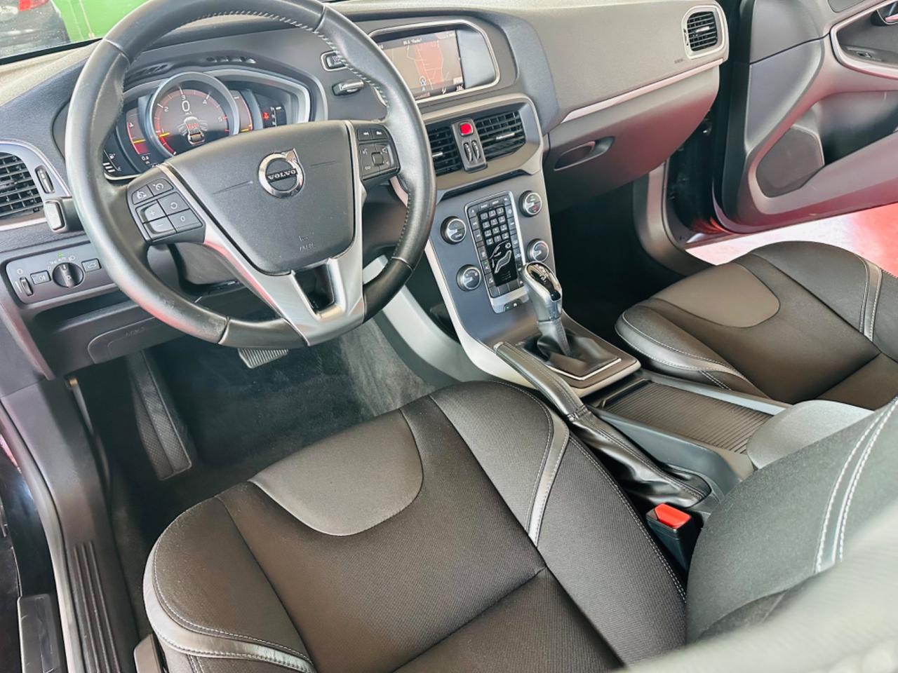 Volvo V40 2.0d Geartronic R-design