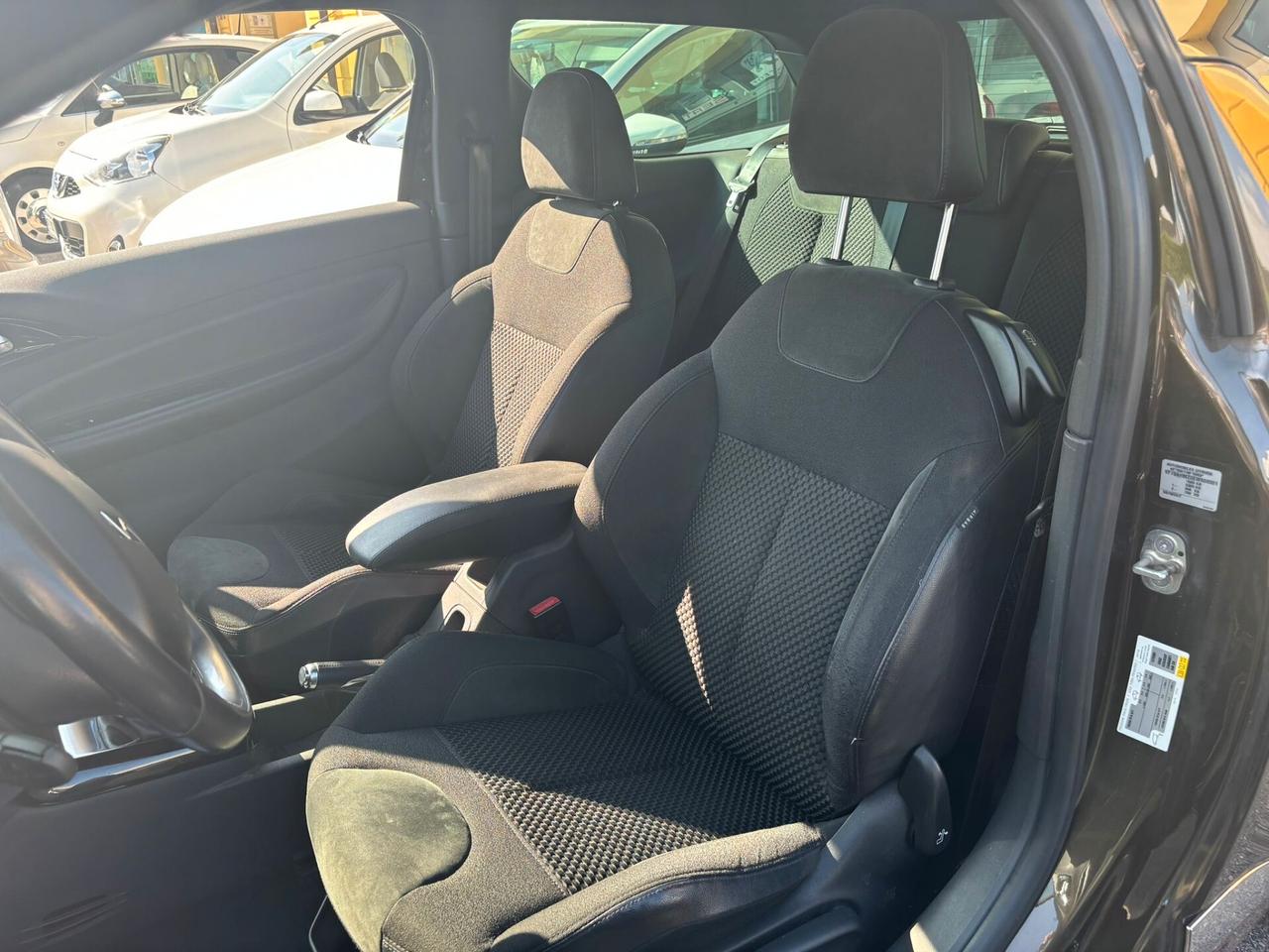 DS3 1.2 - 82cv anno 2014 con 104.889 km OK NEOPATENTATI