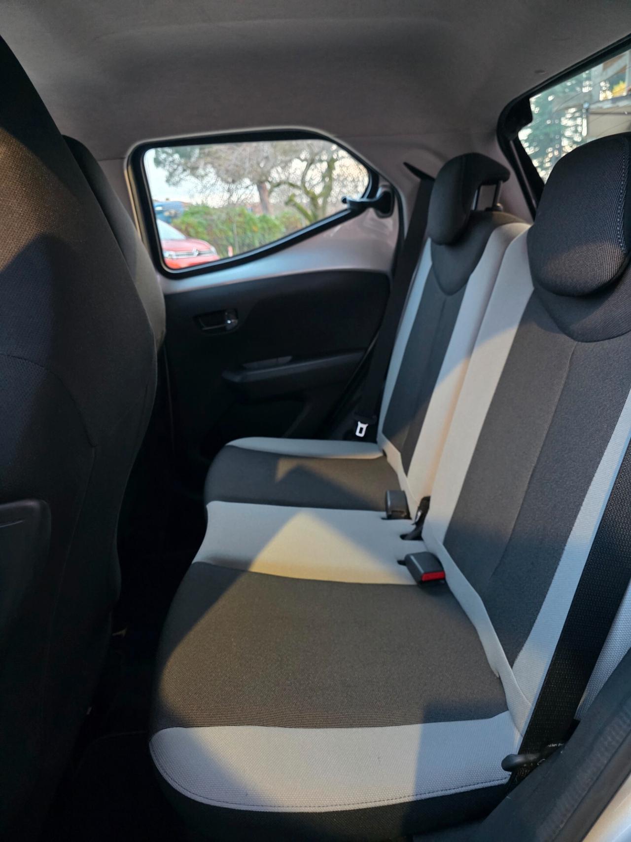 Toyota Aygo 1.0 VVT-i 69 CV 5 porte x-play