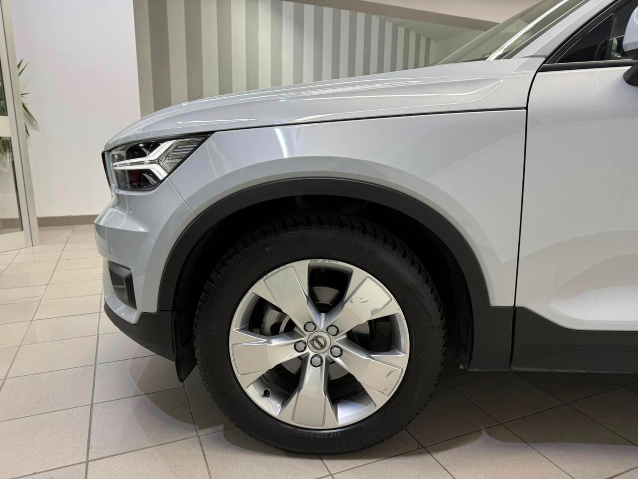 Volvo XC40 T3 Momentum IVA ESPOSTA UNICO PROPRIETARIO