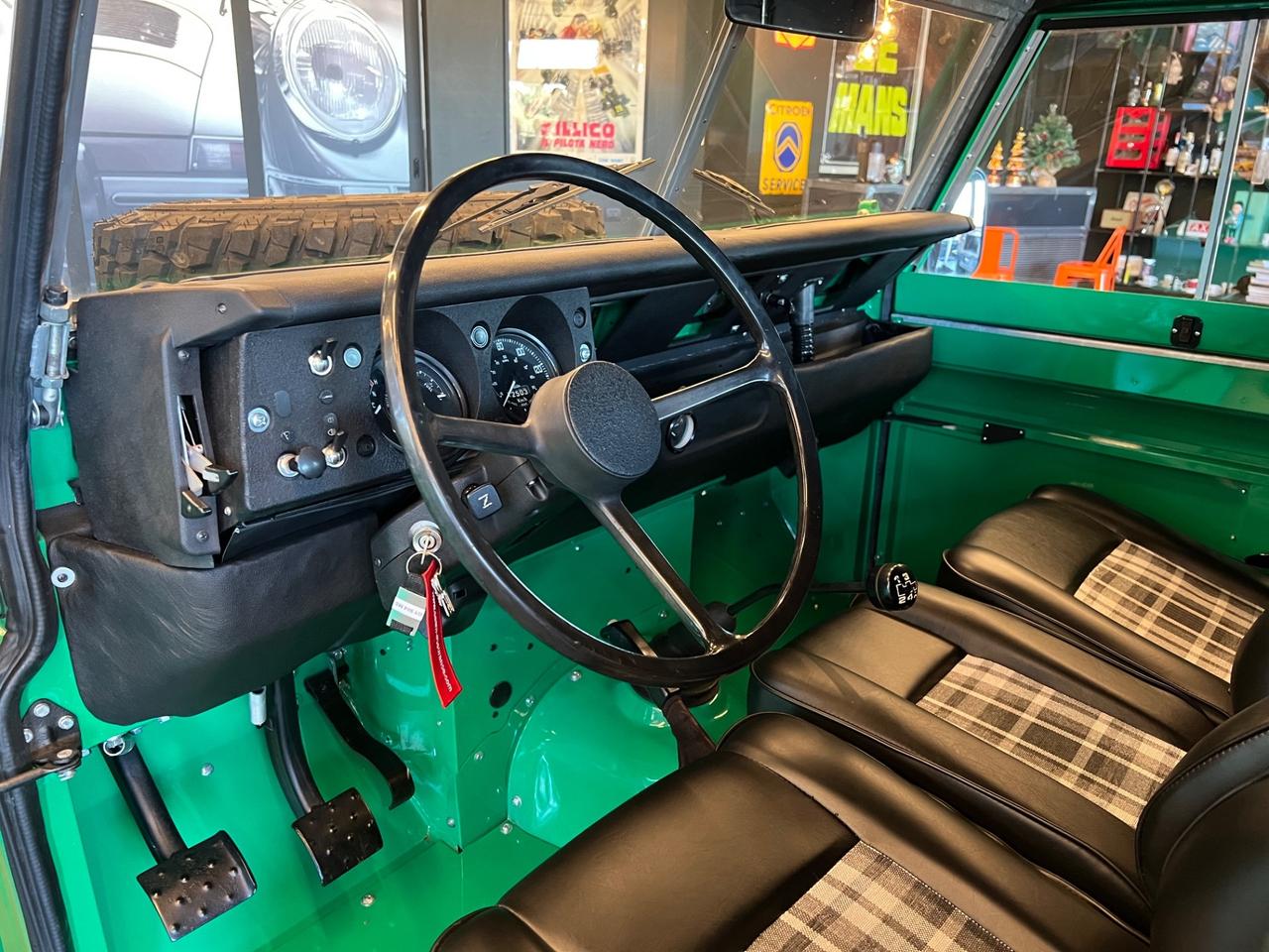 Land Rover Defender Series 109 V8 3