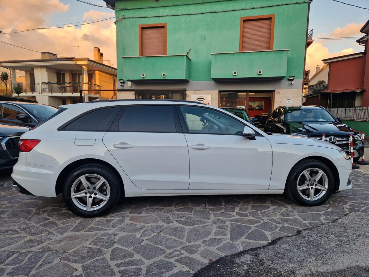 Audi A4 Avant 30 TDI/136 CV S tronic Business