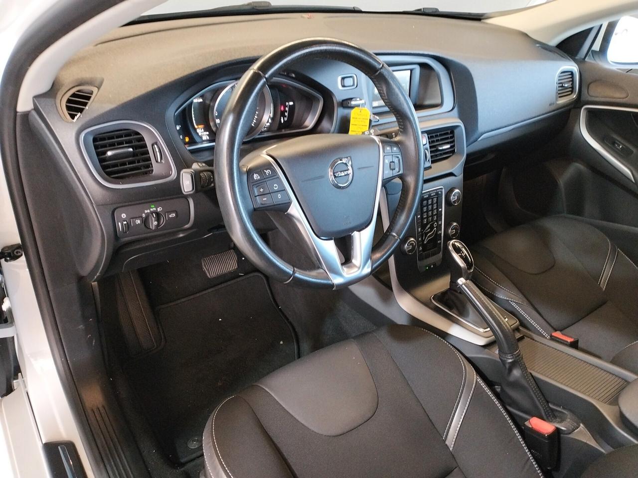 Volvo V40 1.5 t2 R-design geartronic my19 - NEOPATENTATI