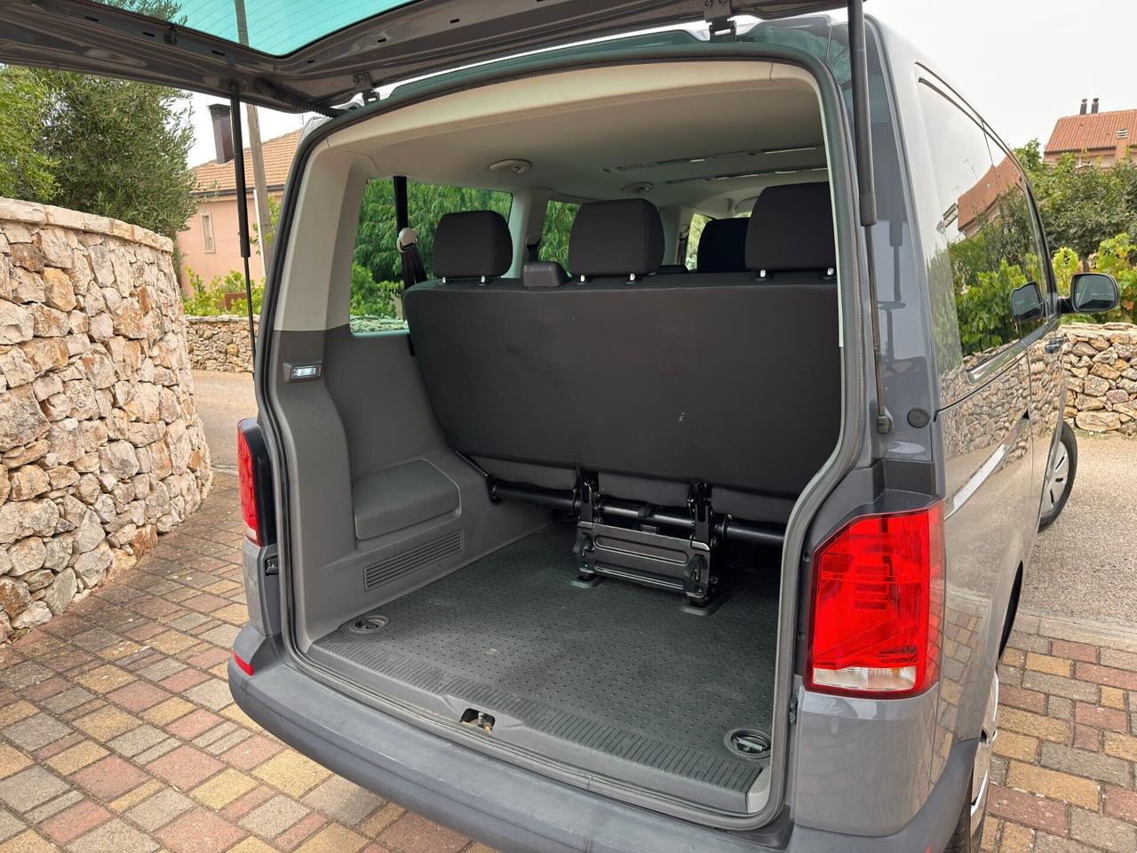 Volkswagen Caravelle 2.0 TDI 110 cv Trendline 9 posti