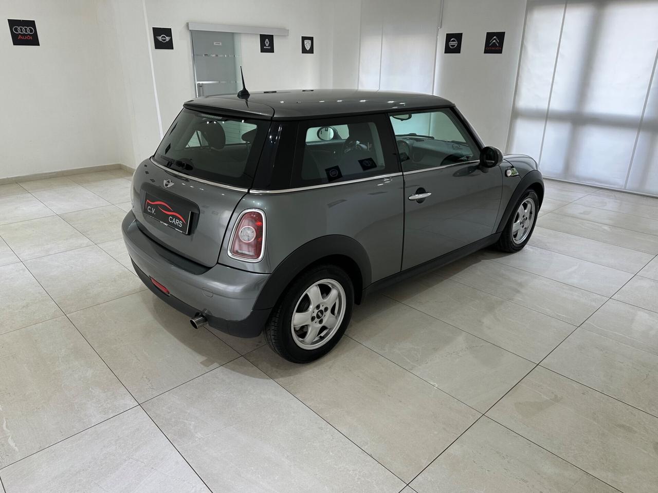 MINI GUIDABILE DA NEOPATENTATI UNICOPROPRIETARIO