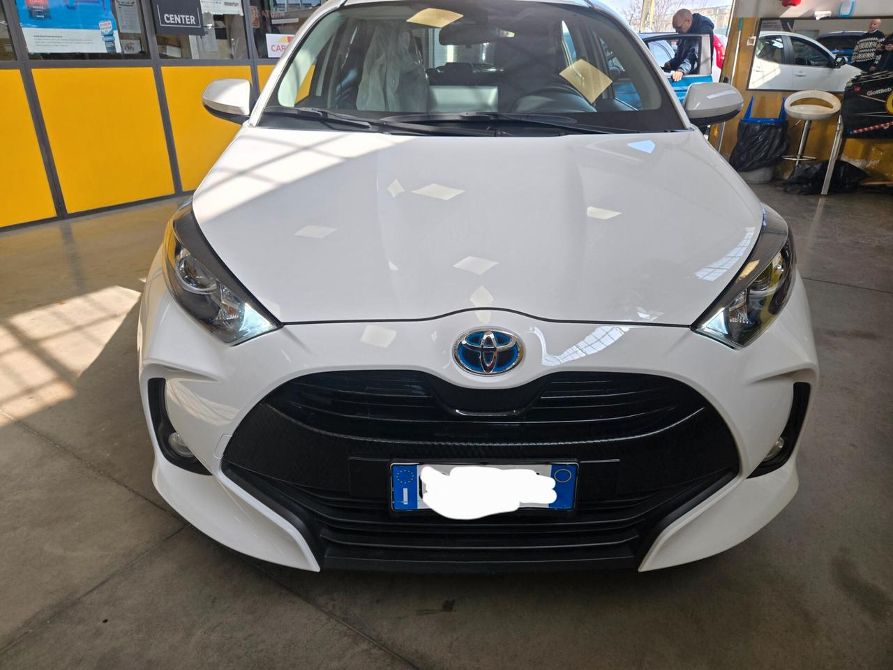 Toyota Yaris 1.5 Hybrid IVA ESPOSTA