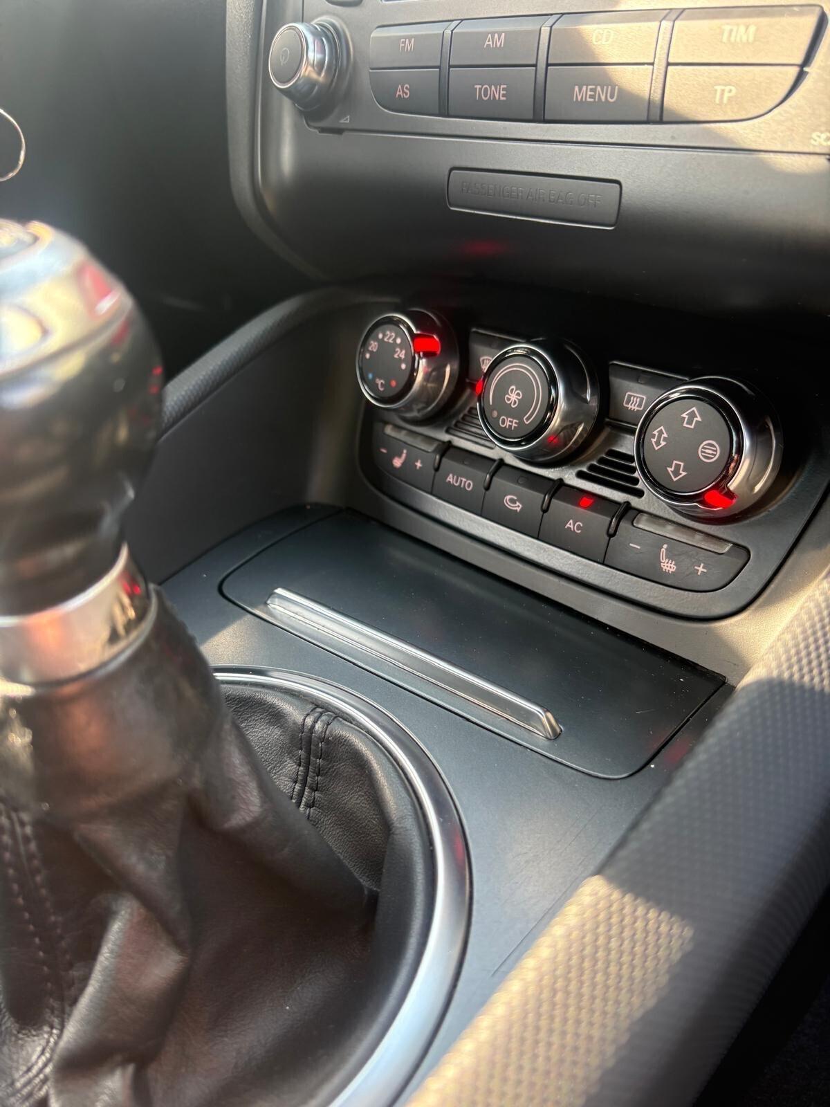 Audi TT Coupé 2.0 TFSI 200 cv book service