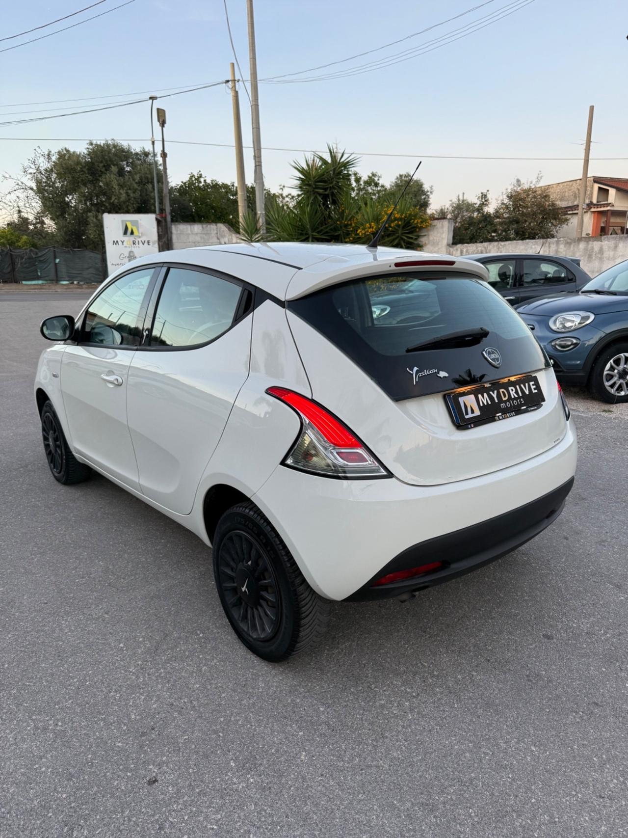 Lancia Ypsilon 0.9 TwinAir 85 CV 5 porte Metano Ecochic Elefantino