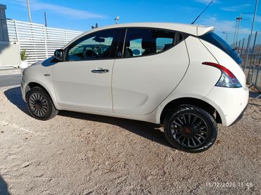 Lancia Ypsilon 0.9 TwinAir 85 CV 5 porte Metano Ecochic Gold