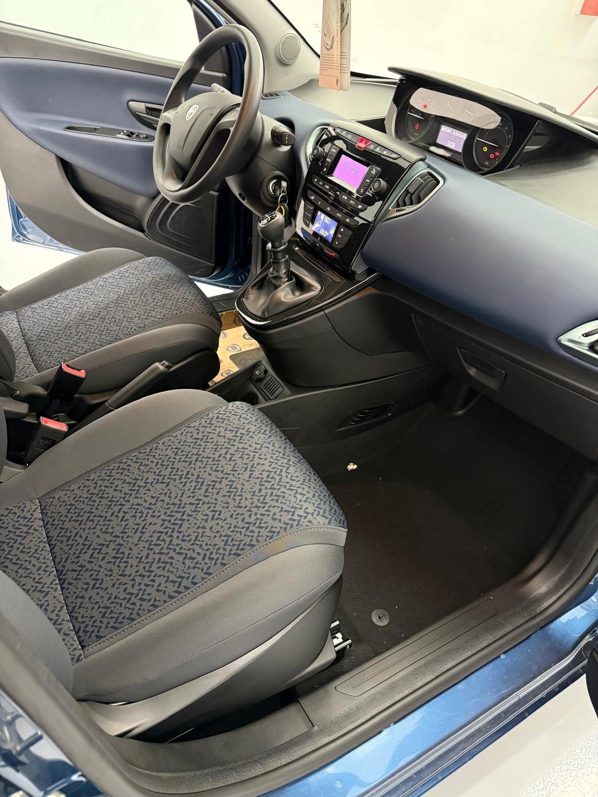 Lancia Ypsilon 1.0 FireFly 5 porte S&S Hybrid Gold