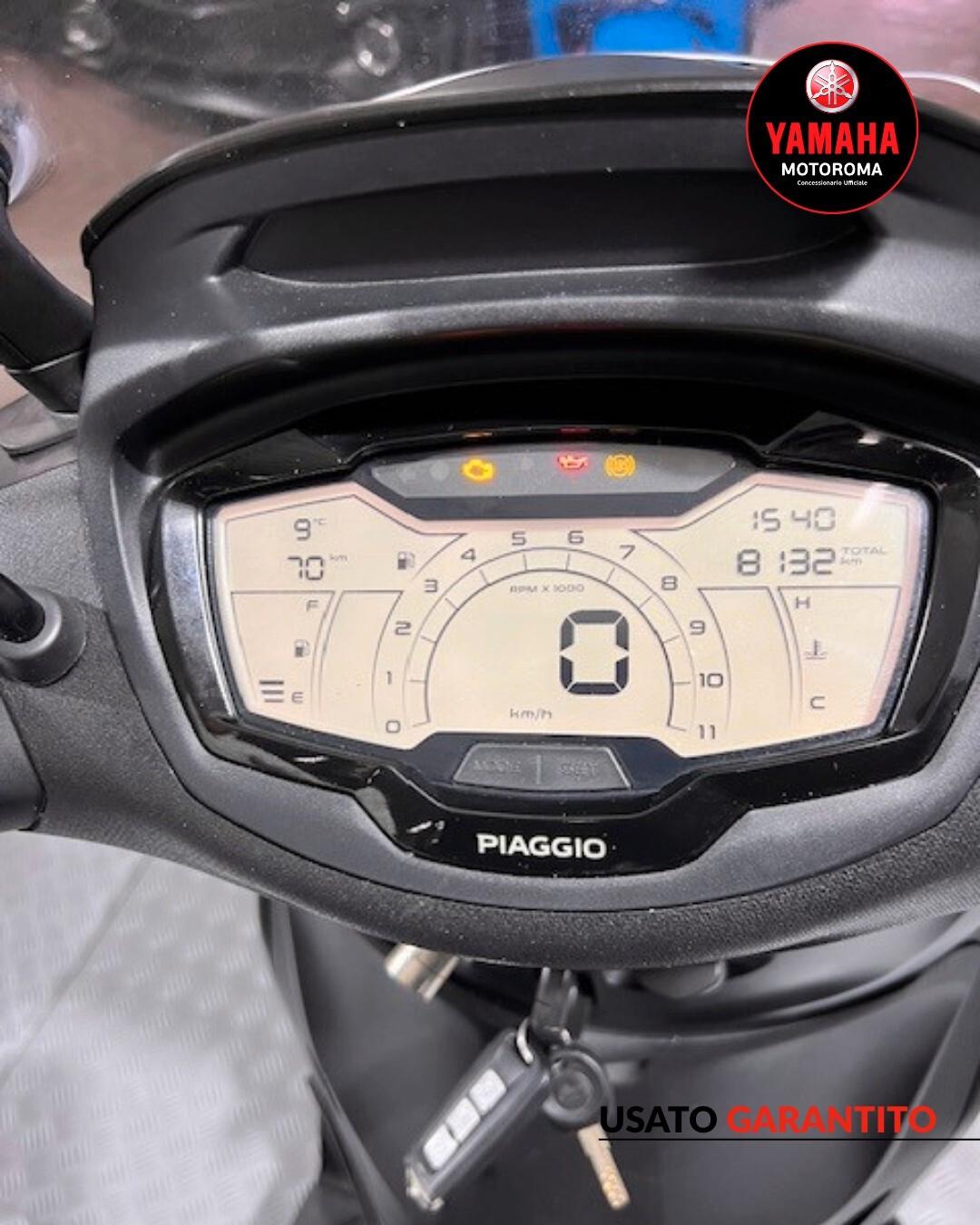 Piaggio Beverly 400 deep black