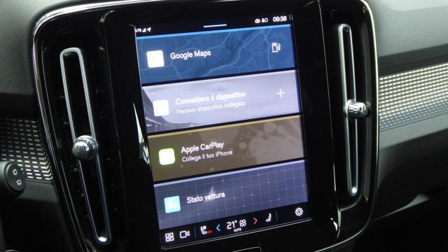 VOLVO XC40 B3 automatico Plus Dark