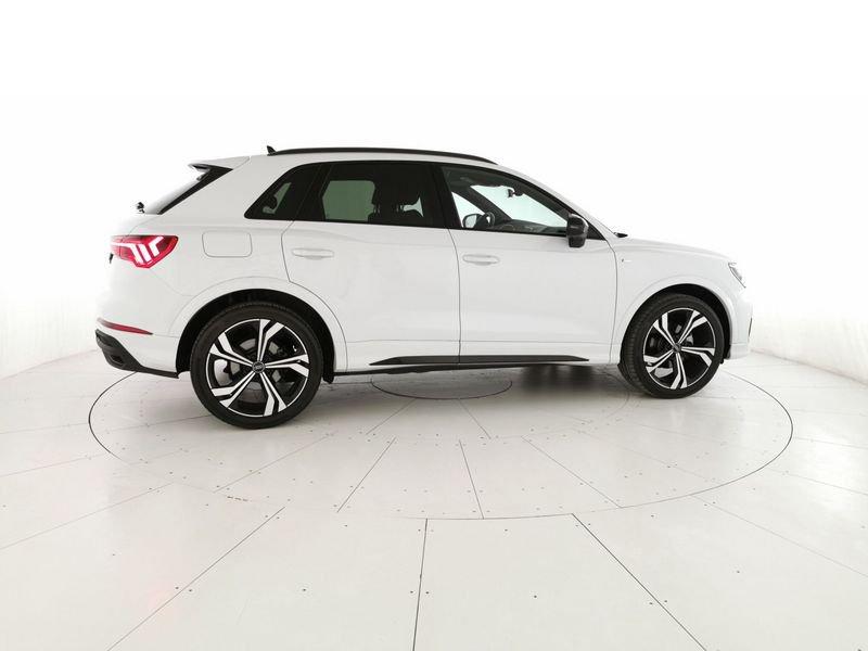 Audi Q3 35 1.5 tfsi Identity Black s-tronic