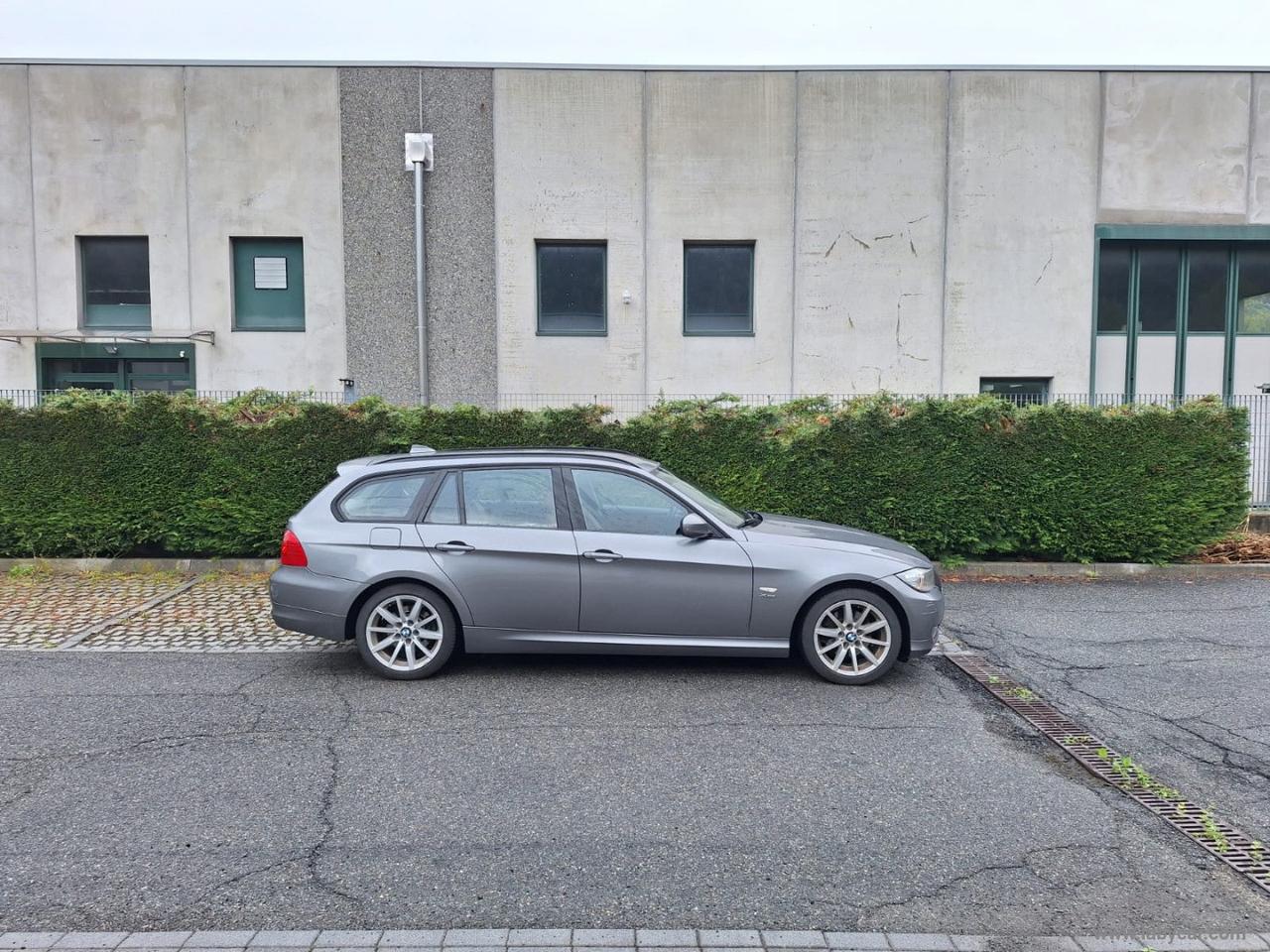 BMW 320d xDrive Touring 4X4 GANCIO TRAINO PELLE
