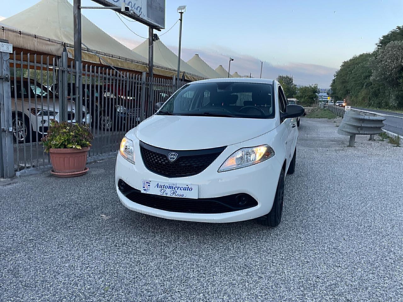 Lancia Ypsilon 1.2 69 CV 5 porte S&S Elefantino Blu
