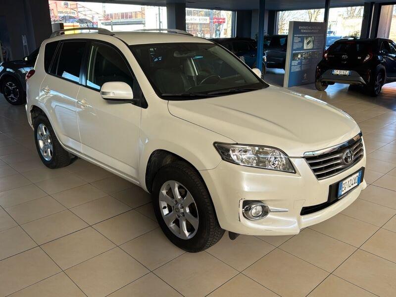 Toyota RAV4 D-4d 2.2 DPF 150cv Exclusive Gancio Traino