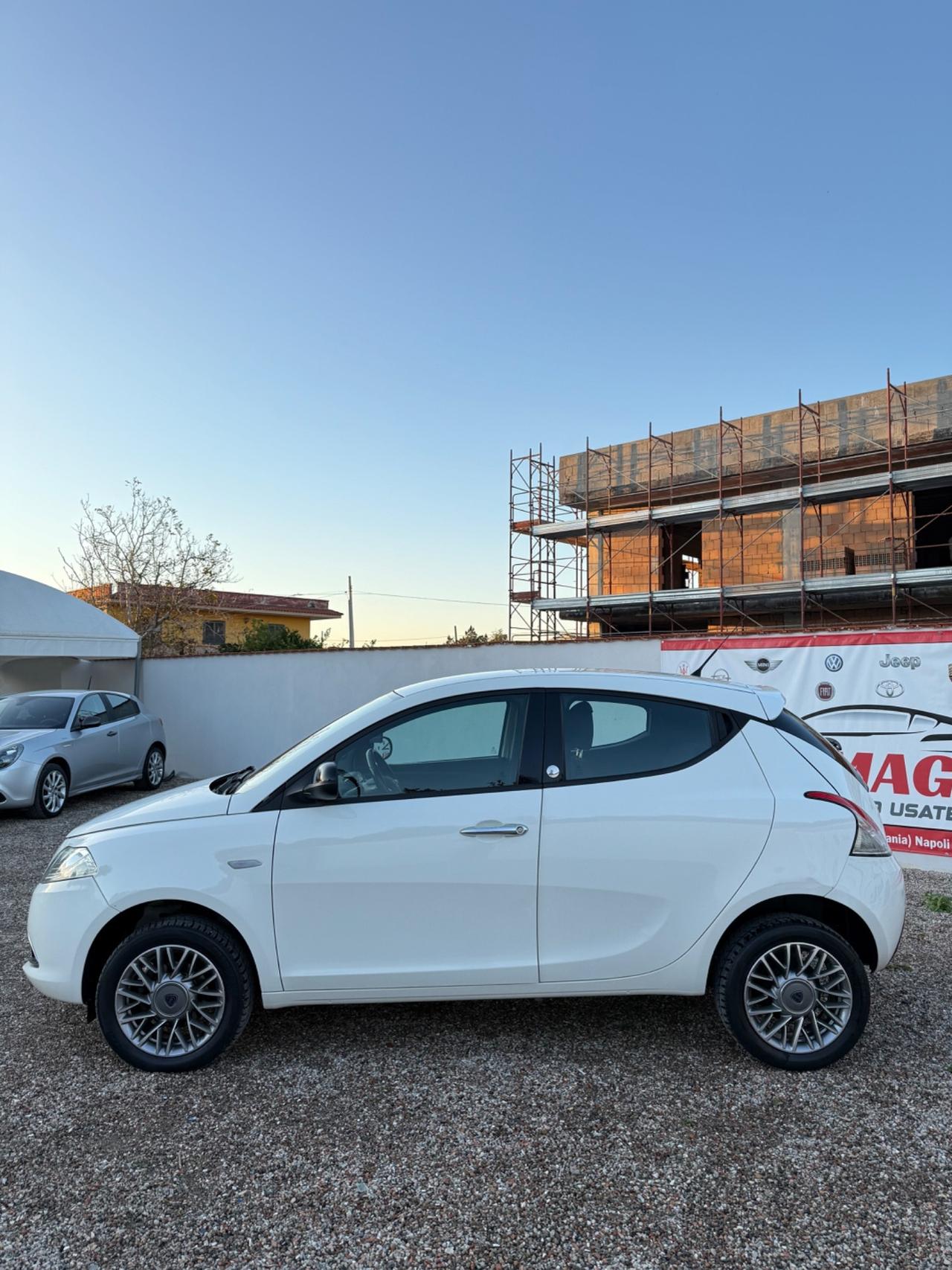 Lancia Ypsilon 0.9 TwinAir 85 CV 5 porte Metano Ecochic Gold