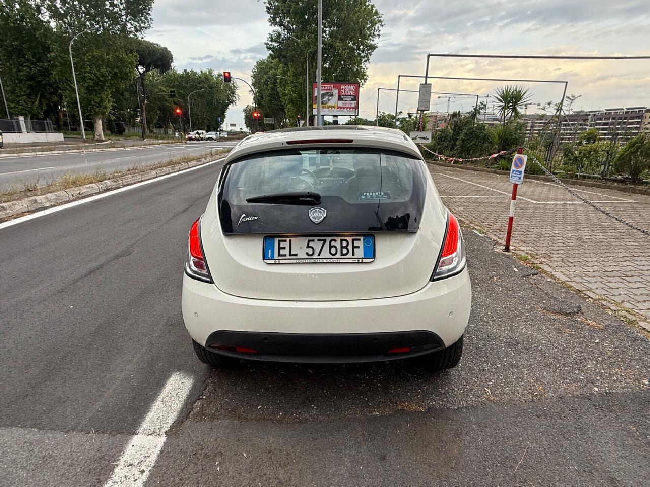 Lancia Ypsilon 0.9 TwinAir 85 CV 5 porte S&S DFN Platinum