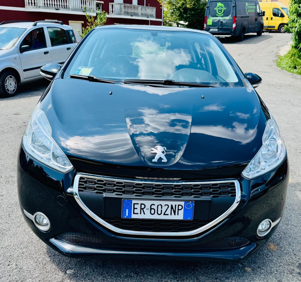 Peugeot 208 1.2 VTi 82 CV 5 porte Allure ok Neopatentati