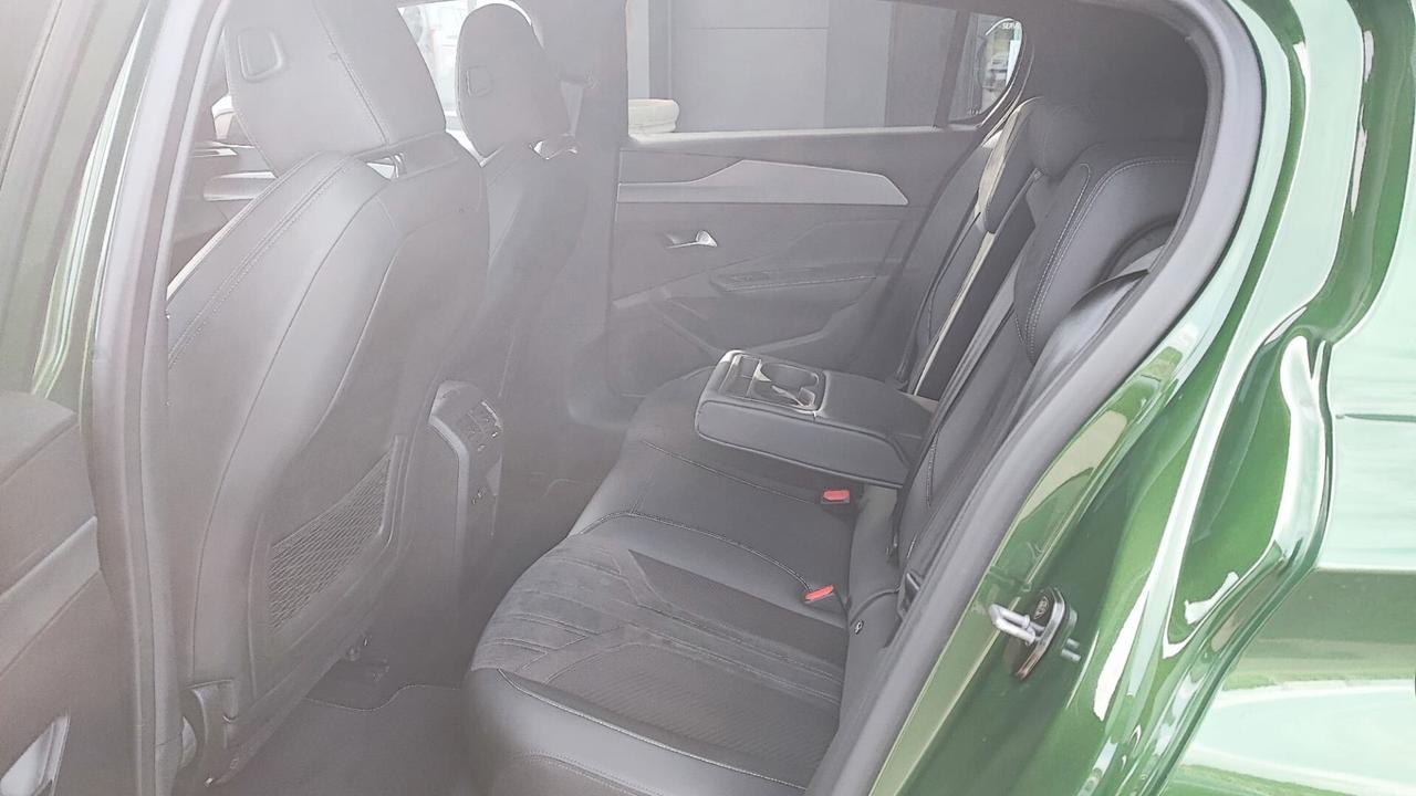 Peugeot 308 Plug-in Hybrid 225 e-EAT8 GT