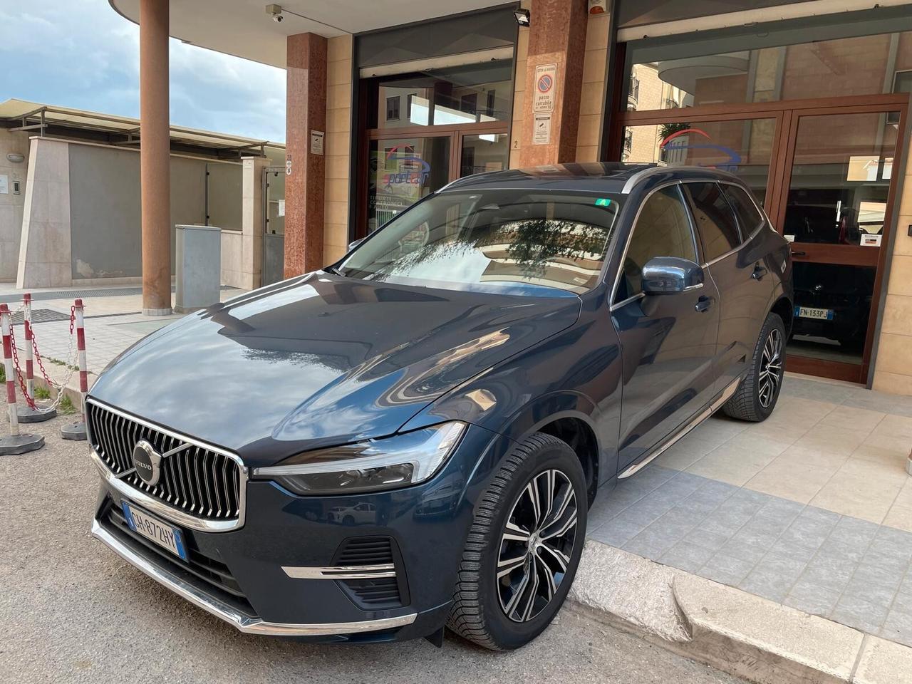 Volvo XC 60 B4 (d) 20d 197CV Aut. INSCRIPTION TETTO NAVY PELLE LED 19