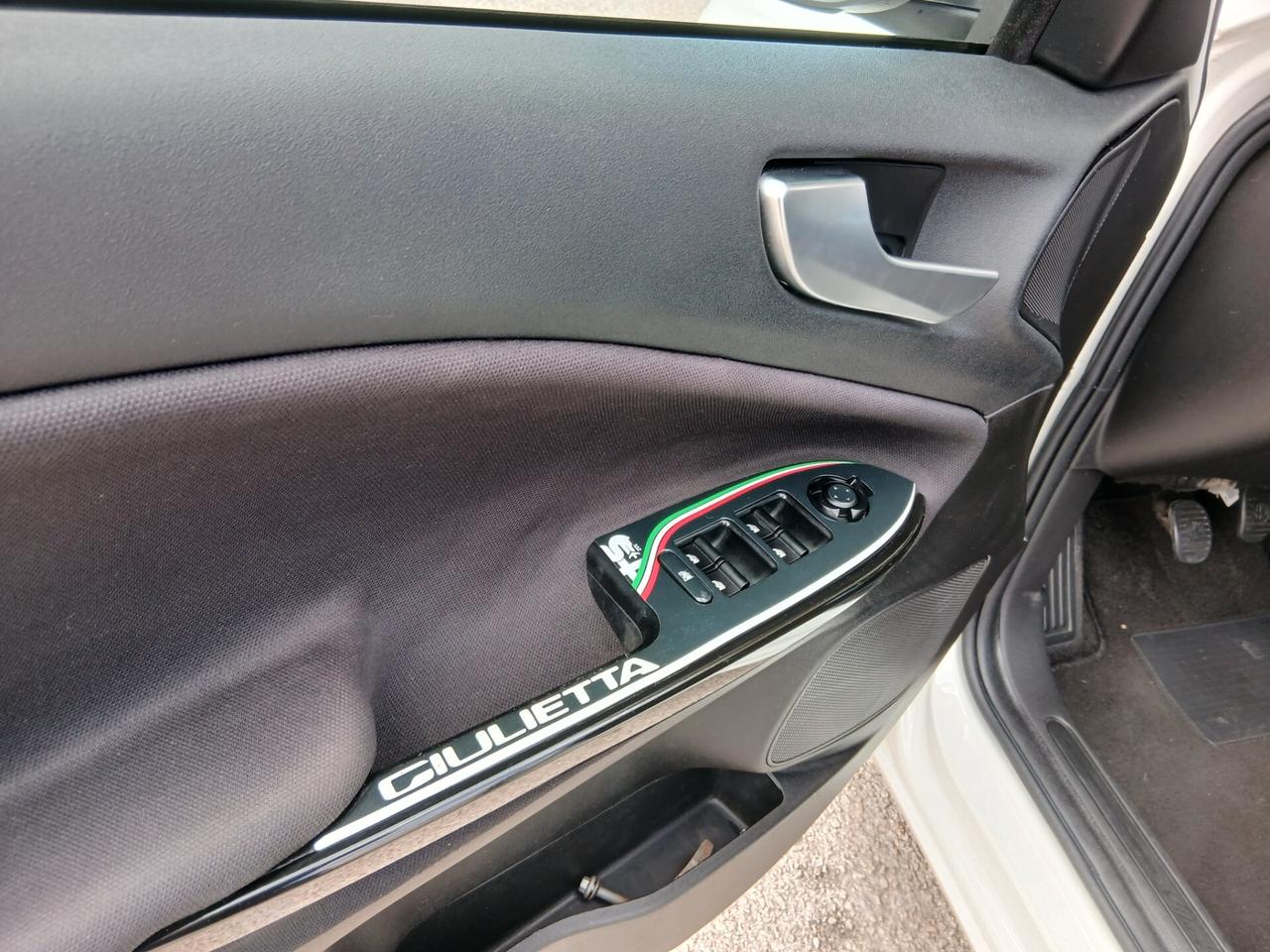 Alfa Romeo Giulietta 1.6 full carbon 105 CV Exclusive sportiva