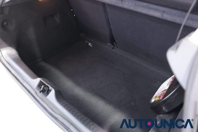 RENAULT Clio TCE 12V 75 CV 5 PORTE GENERATION NEOPATENTATI