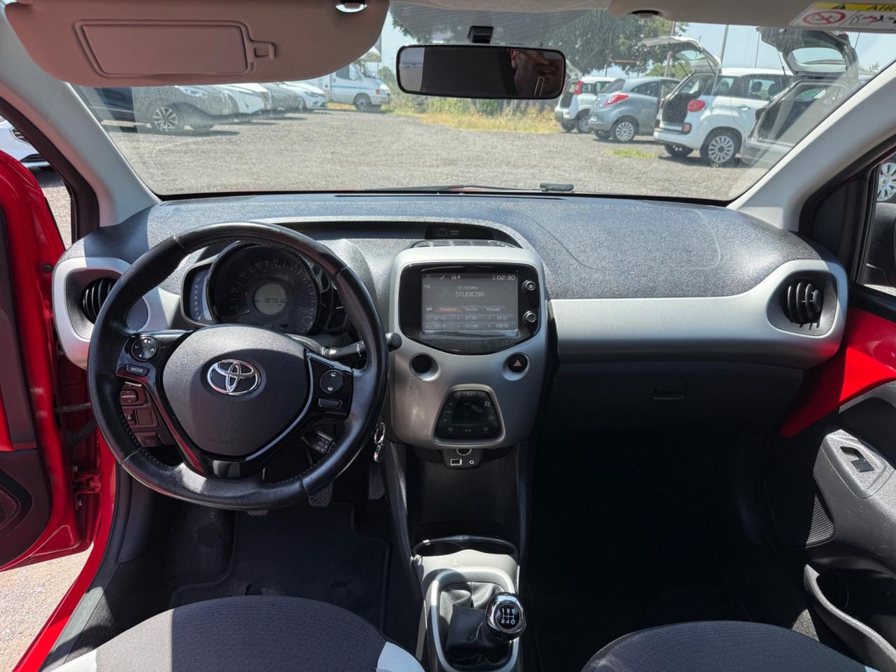 Toyota Aygo 1.0 VVT-i 69 CV 5 porte x-play TSS