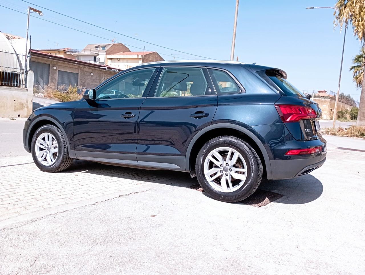 Audi Q5 2.0 TDI 150 CV Business