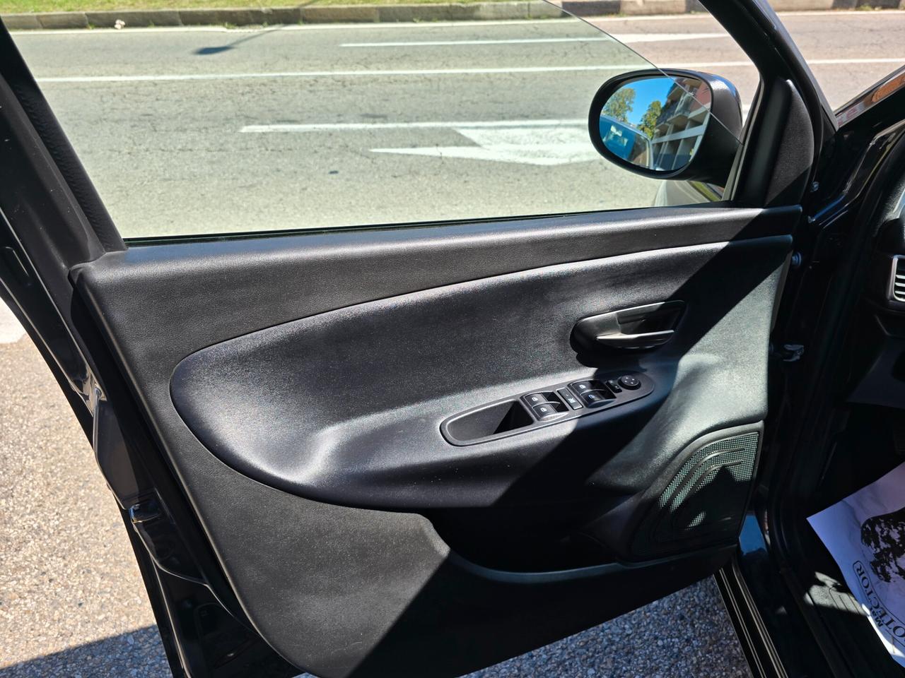 Lancia Ypsilon 1.2 69 CV 5 porte S&S Gold