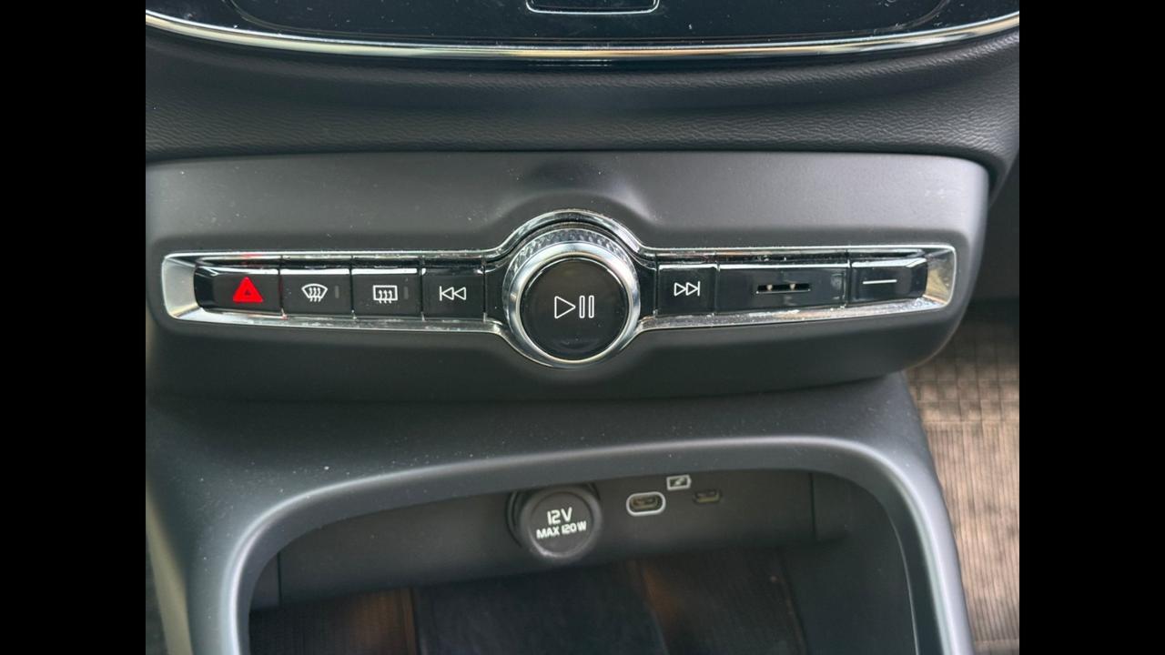 VOLVO XC40 Plus Black Edition B3 AUT