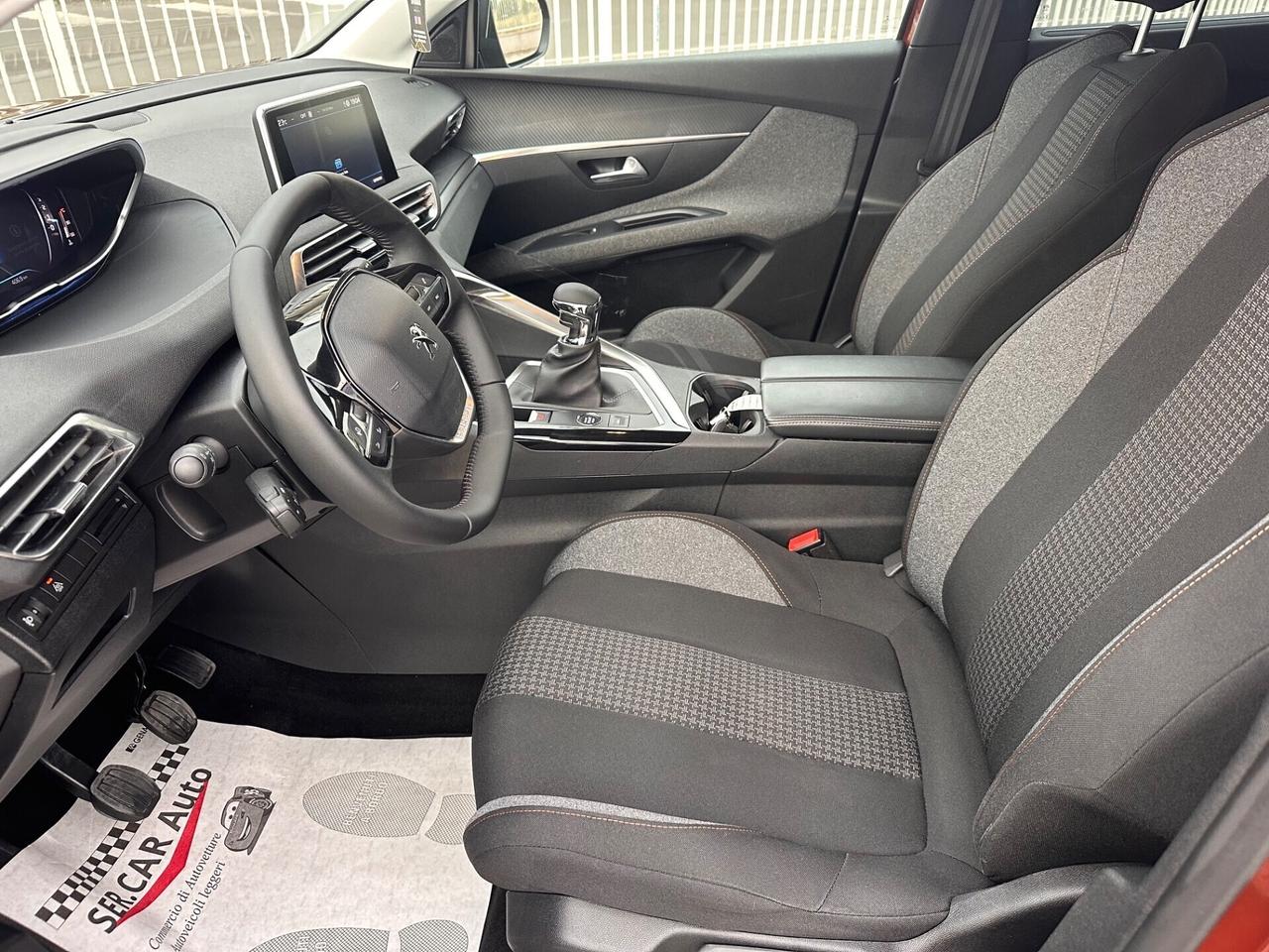 Peugeot 5008 2023 1.5 130 Pack !Soli 48 Mila Km!