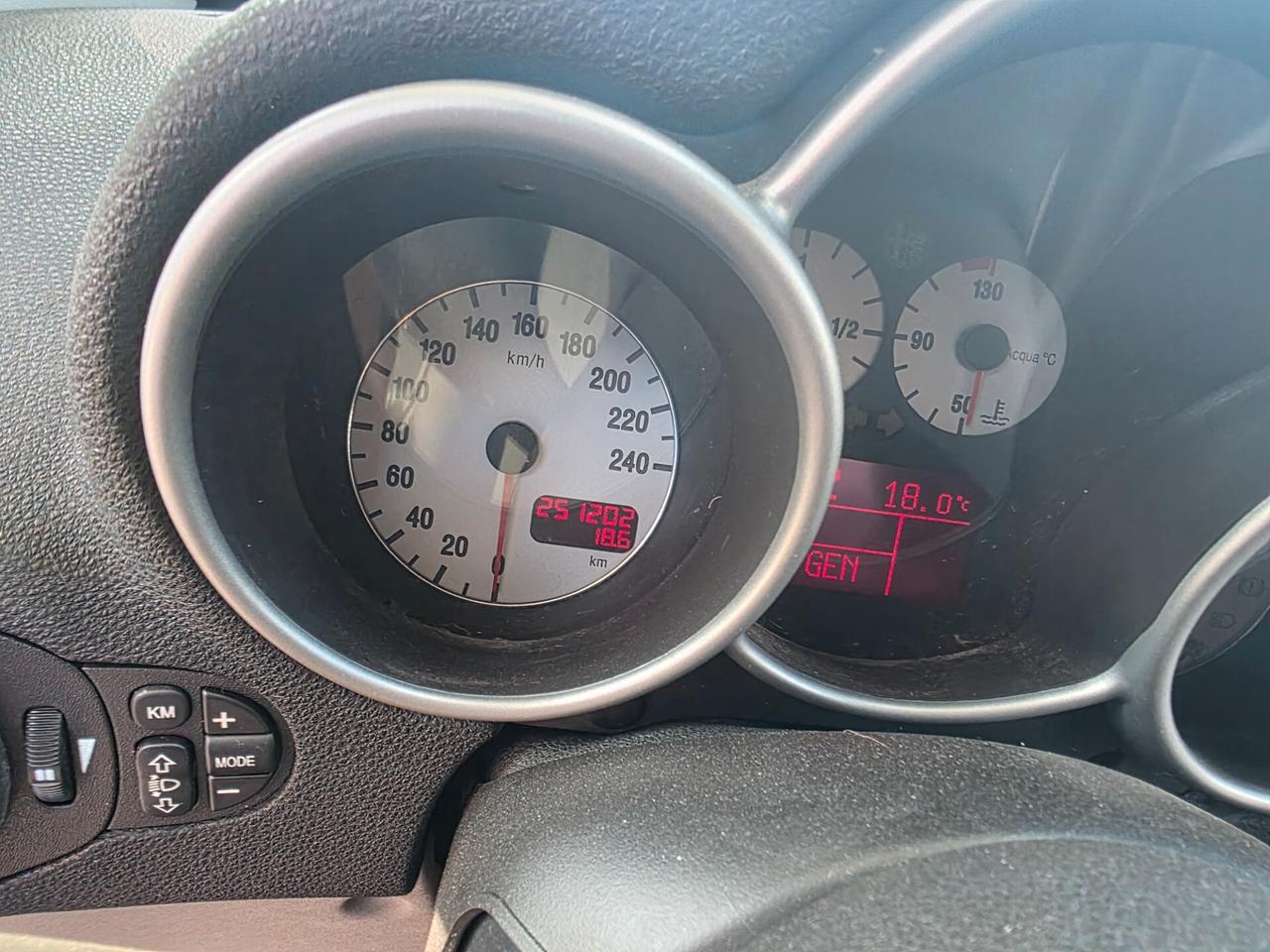 Alfa Romeo 147 1.6i 16V Twin Spark cat 3p. Con 251.000