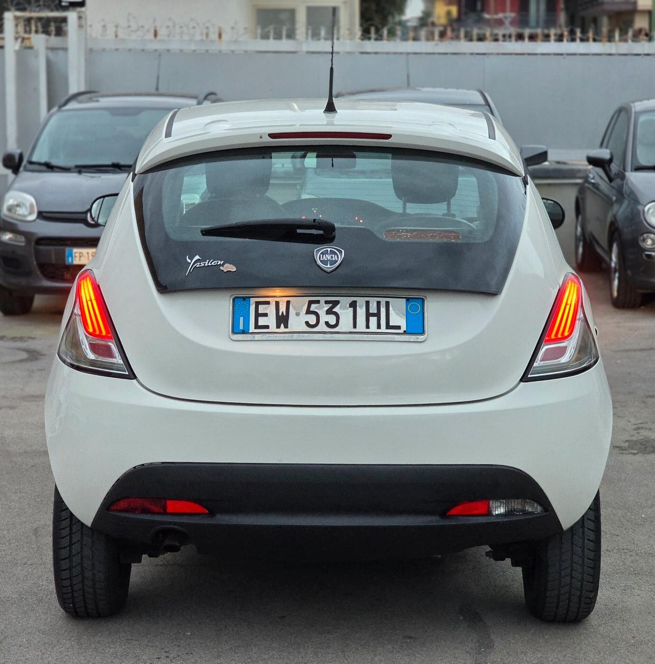 Lancia Ypsilon 0.9 TwinAir 85 CV 5 porte Metano Ecochic Elefantino