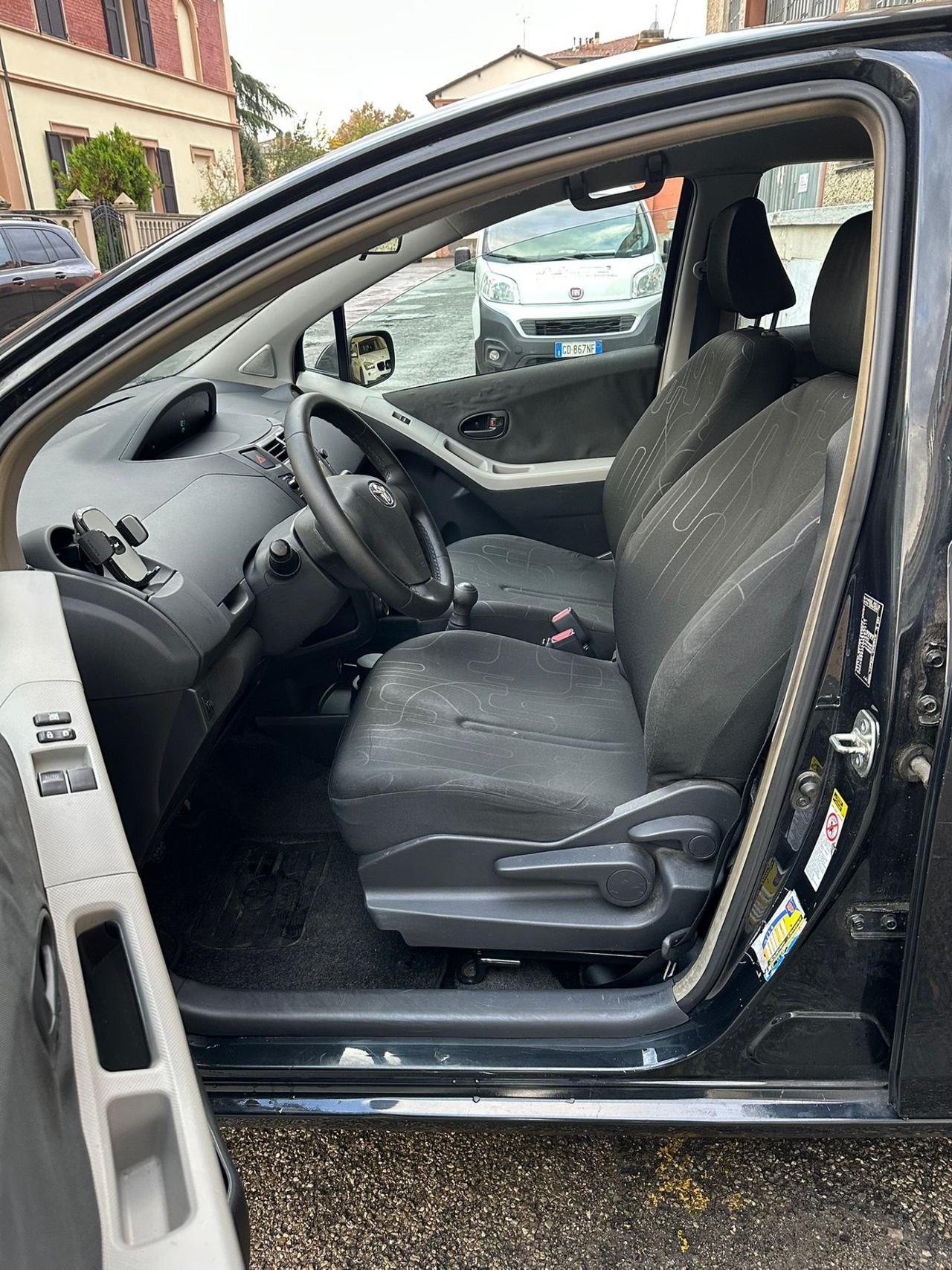 Toyota Yaris 1.0 5 porte Now
