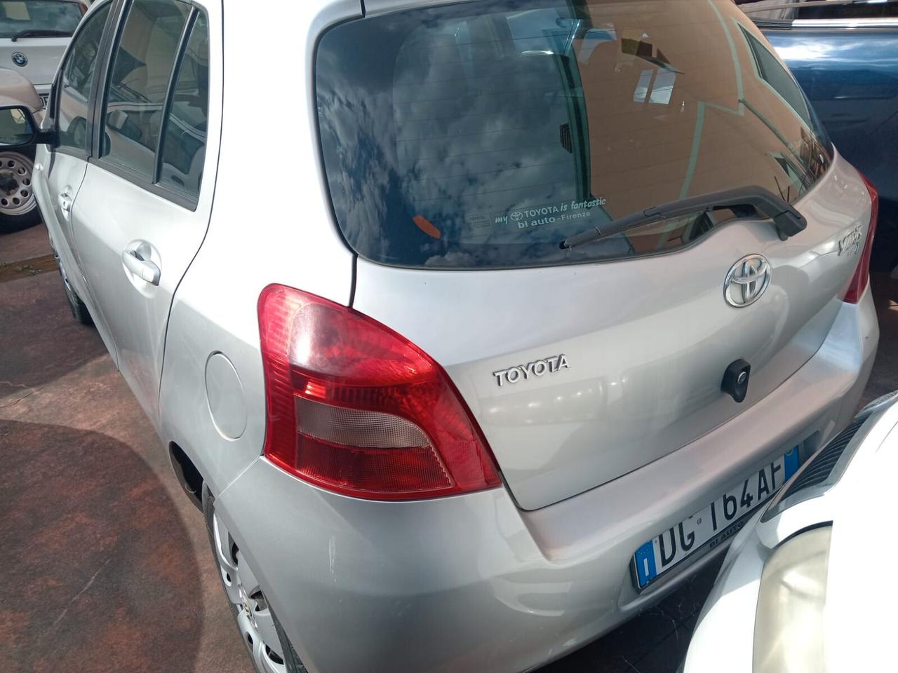 Toyota Yaris 1.3 5 porte Luna cambio automatico