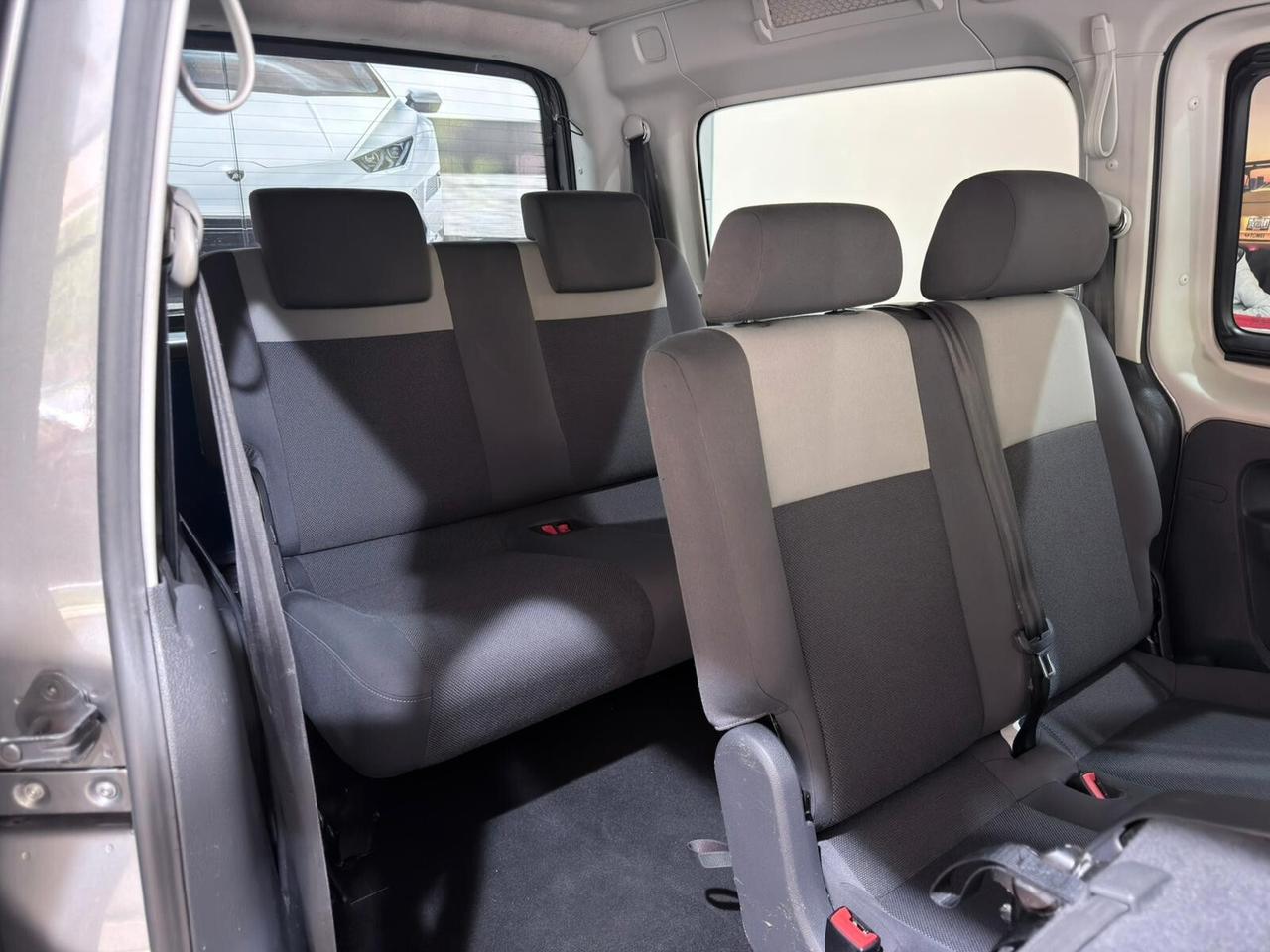 VW CADDY MAXI 1.6 TDI 102CV 7POSTI GANCIO TRAINO