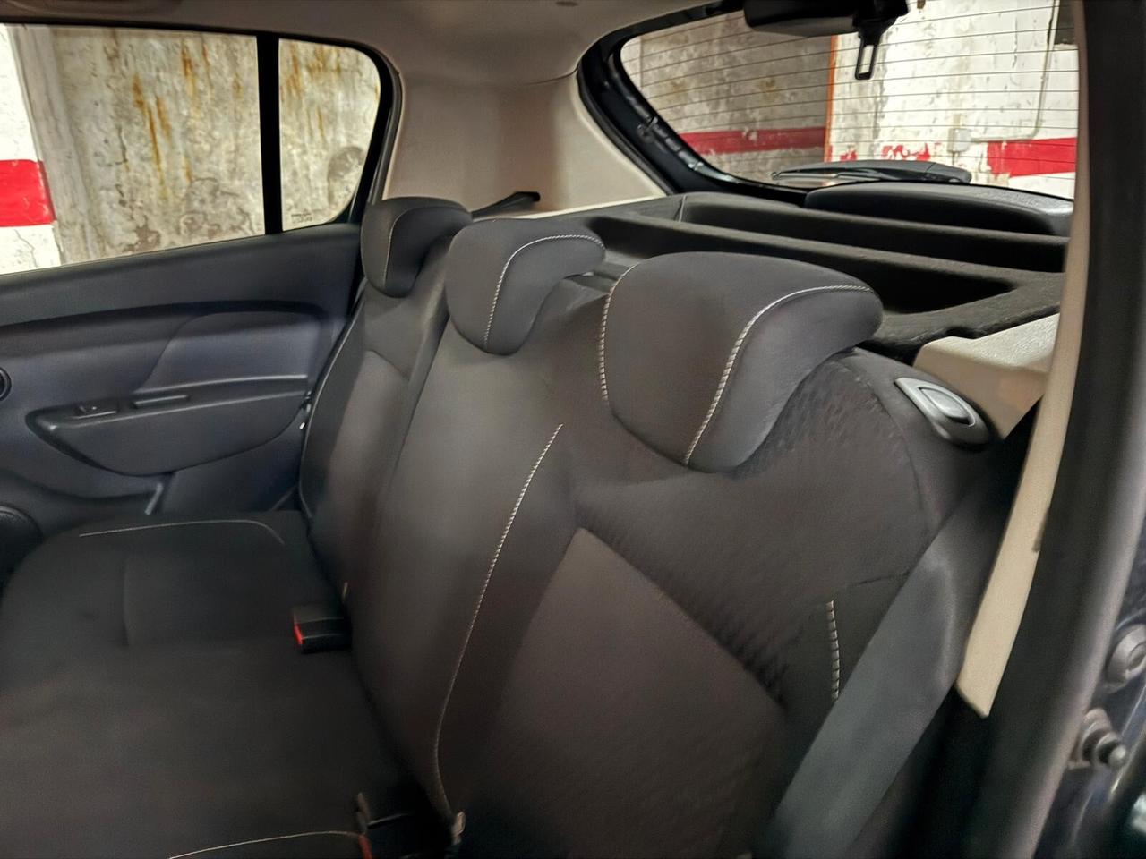 Dacia Sandero 1.0 Laureate NEOPATENTATI – Km Certificati – Garanzia 12 Mesi