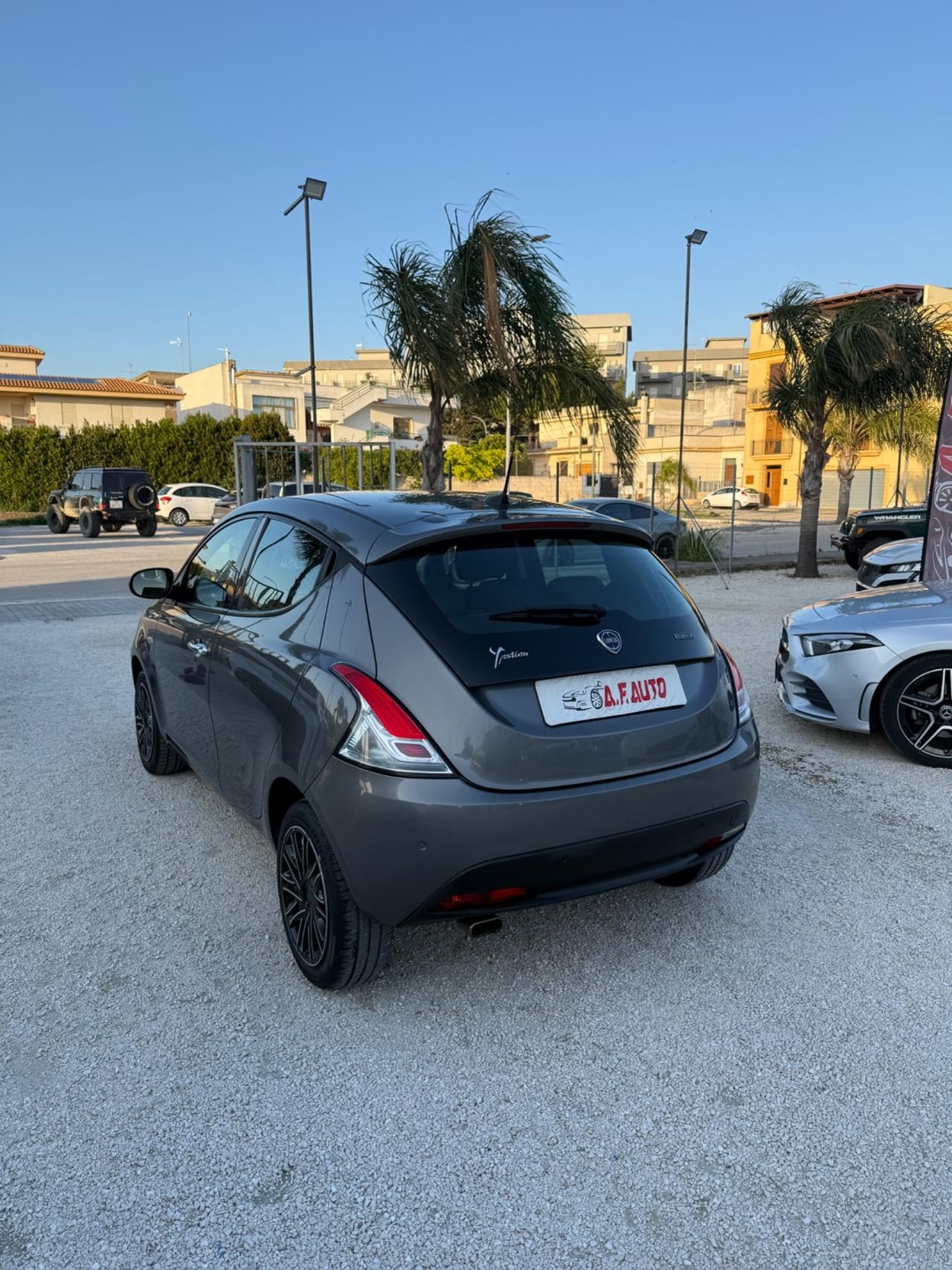 Lancia Ypsilon 1.0 FireFly 5 porte S&S Hybrid Gold