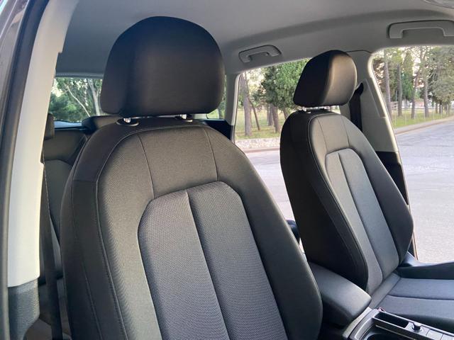 AUDI Q3 35 2.0 TDI S tronic Business COCKPIT