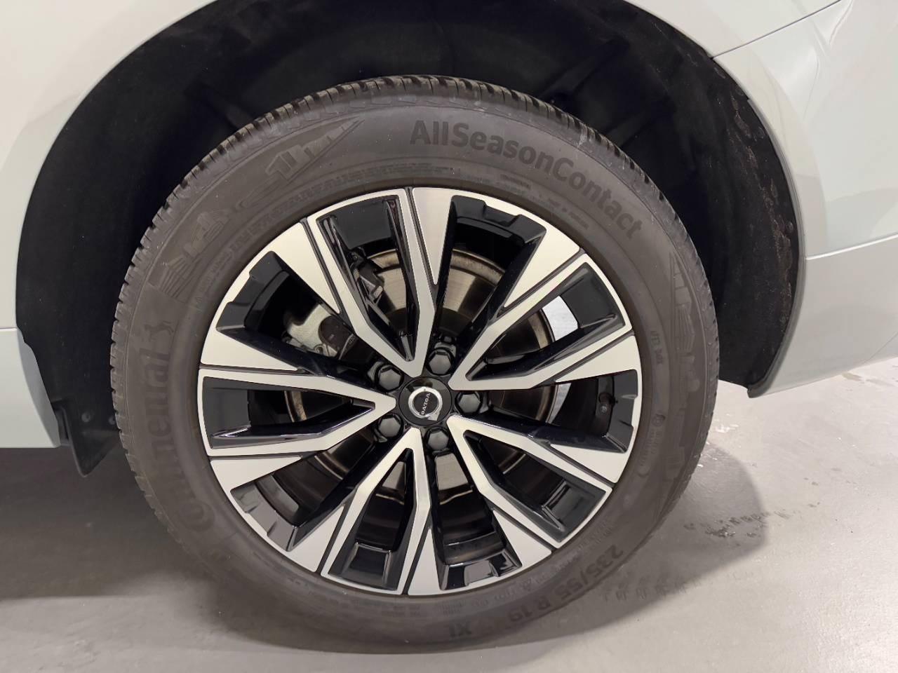 VOLVO XC60 B4 PLUS DARK AUTO