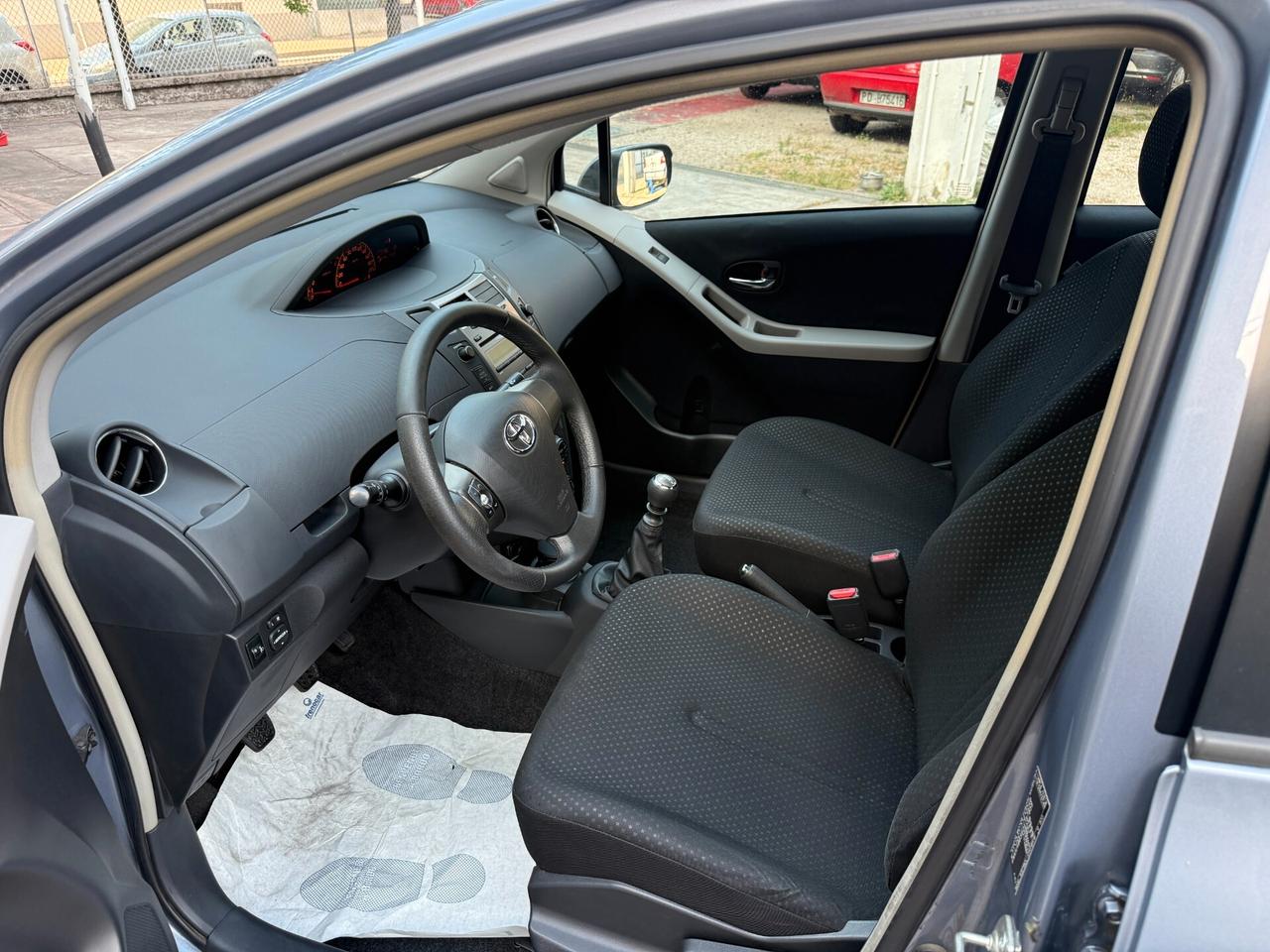 Toyota Yaris 1.0 5 porte Sol OK NEOPATENTATI