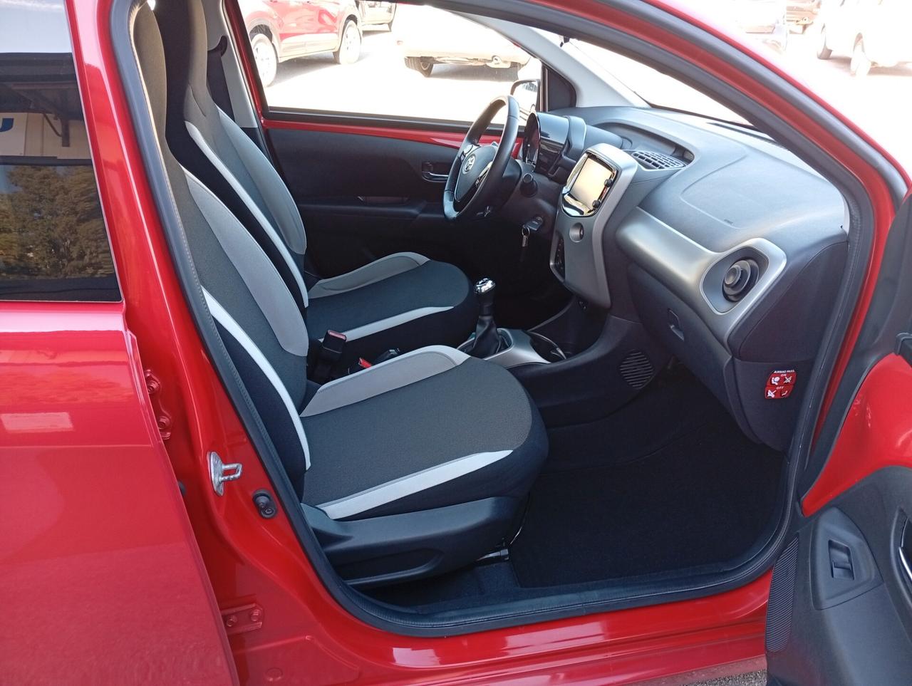 Toyota Aygo 1.0 VVT-i 69 CV 5 porte x-black TSS