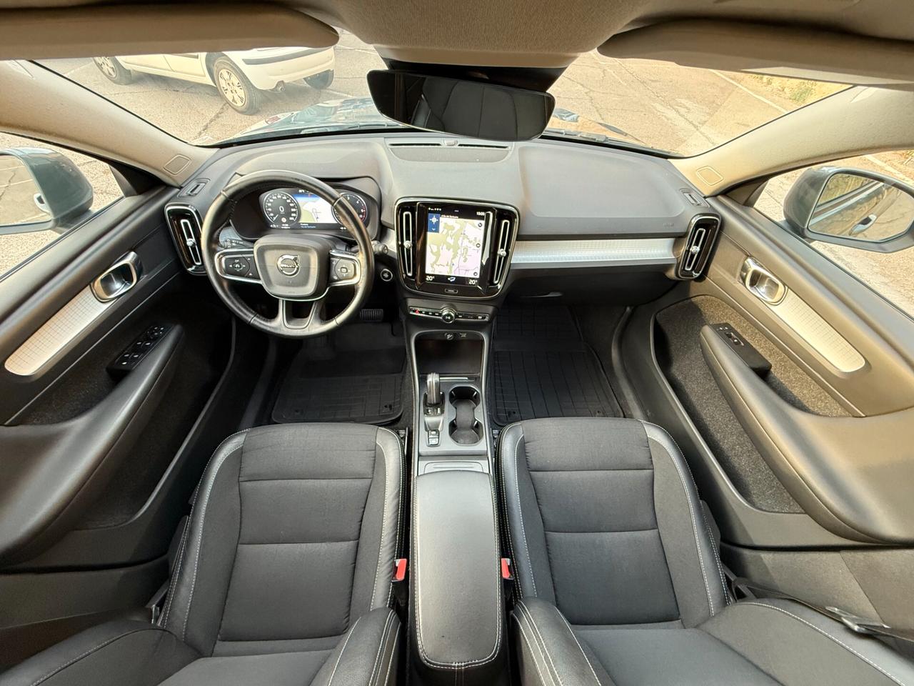 Volvo XC40 D4 AWD/2.0 150 CV/CERCHI 19"/TAGLIANDI VOLVO