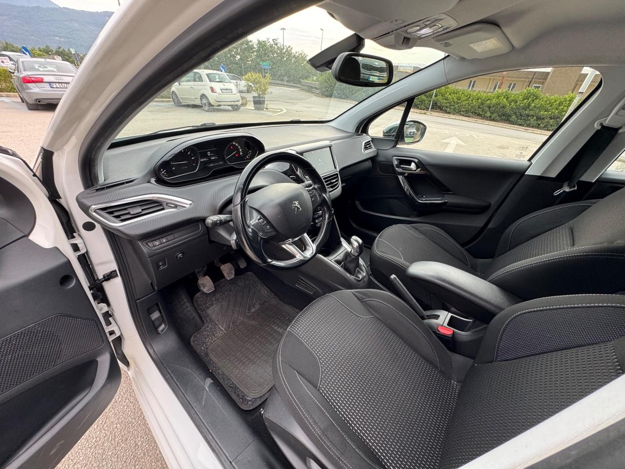 Peugeot 208 PureTech 82 5p. GPL Allure