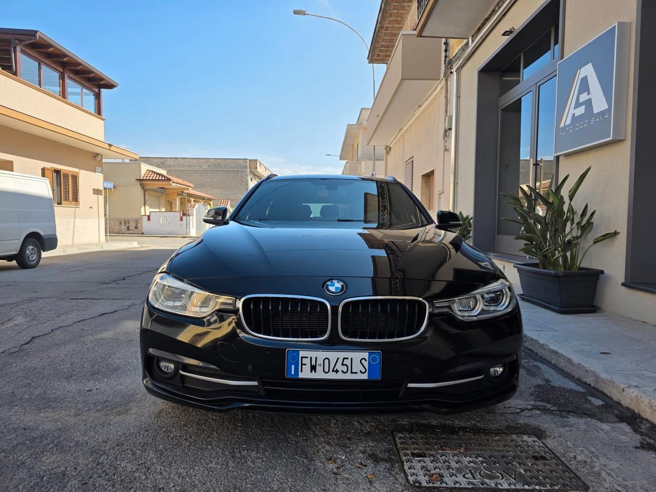 Bmw 318 d 150 Cv Touring Sport+Fari Led+Navy....