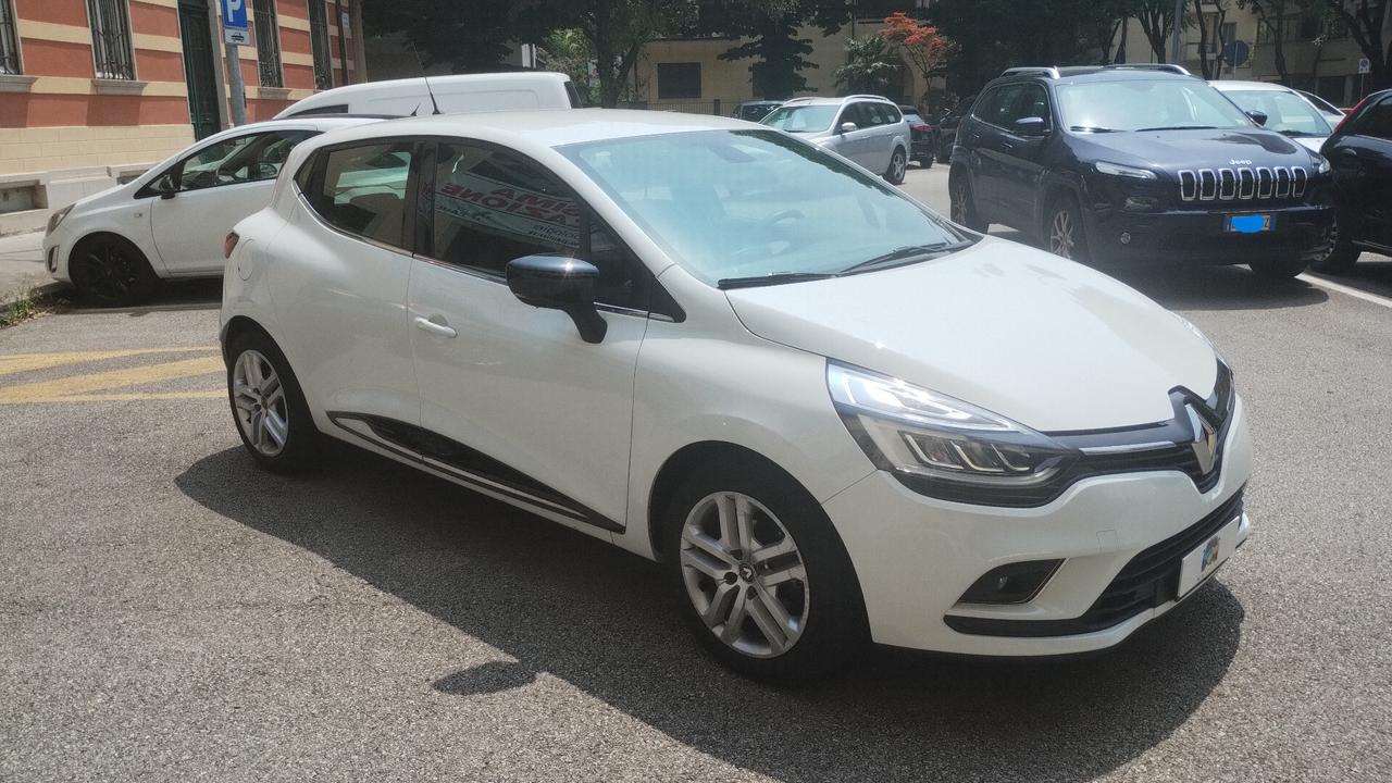 Renault Clio dCi 8V 75 CV 5 porte Moschino Zen NEOPATENTATI